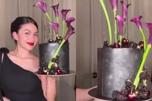 7 Cara Ariel Tatum hias kue tart sendiri pakai bunga dan buah, elegan bak karya baker profesional