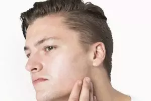 10 Skincare cowok untuk kulit kering dan kusam harga di bawah Rp 150 ribu