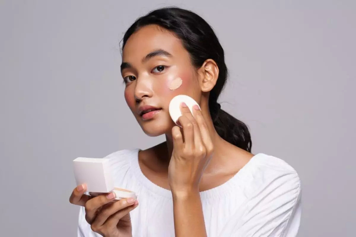 7 Rekomendasi produk cushion lokal untuk kulit sawo matang, bikin wajah glowing tanpa abu-abu