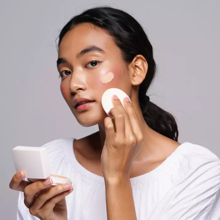 7 Rekomendasi produk cushion lokal untuk kulit sawo matang, bikin wajah glowing tanpa abu-abu