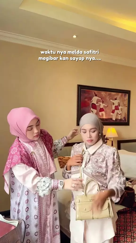 Melda Safitri di-makeover jadi glow up © 2025 TikTok Melda Safitri di-makeover jadi glow up © 2025 TikTok