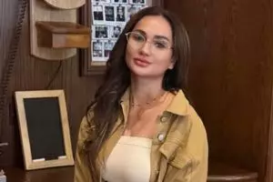 7 Potret terbaru Tengku Dewi Putri pamer hasil operasi estetika tubuh, kini lebih percaya diri