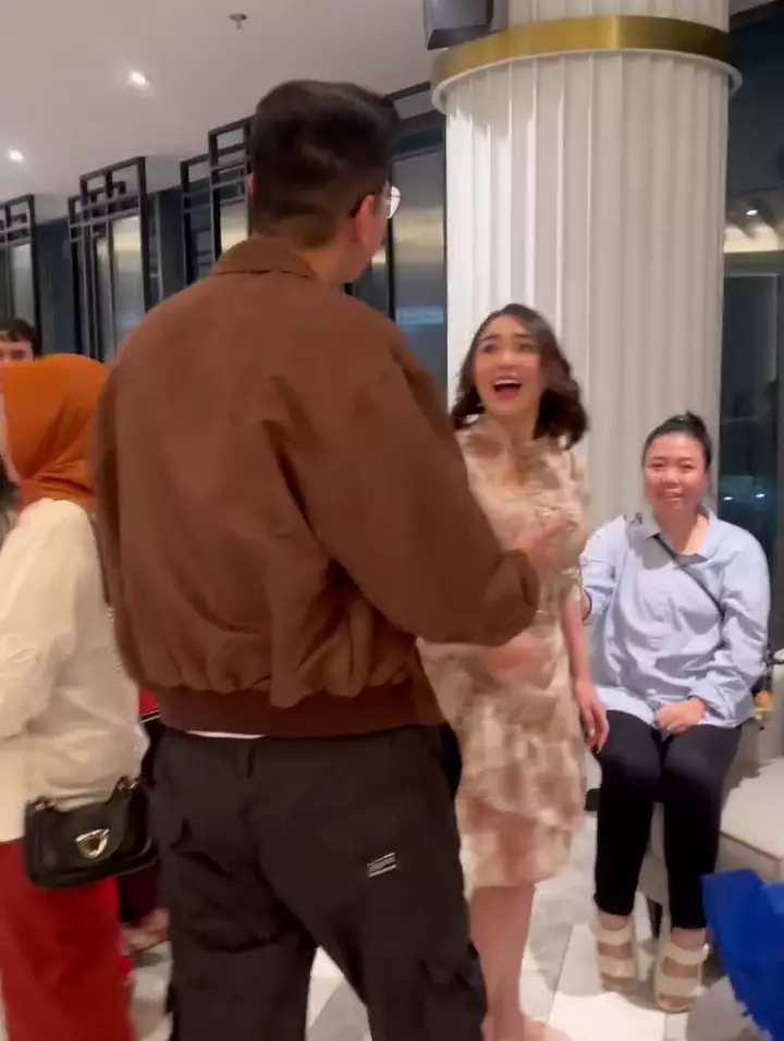 Amanda Manopo dan Kevin Hillers bertemu netizen nostalgia Ikatan Cinta © 2025 Instagram Amanda Manopo dan Kevin Hillers bertemu netizen nostalgia Ikatan Cinta © 2025 Instagram