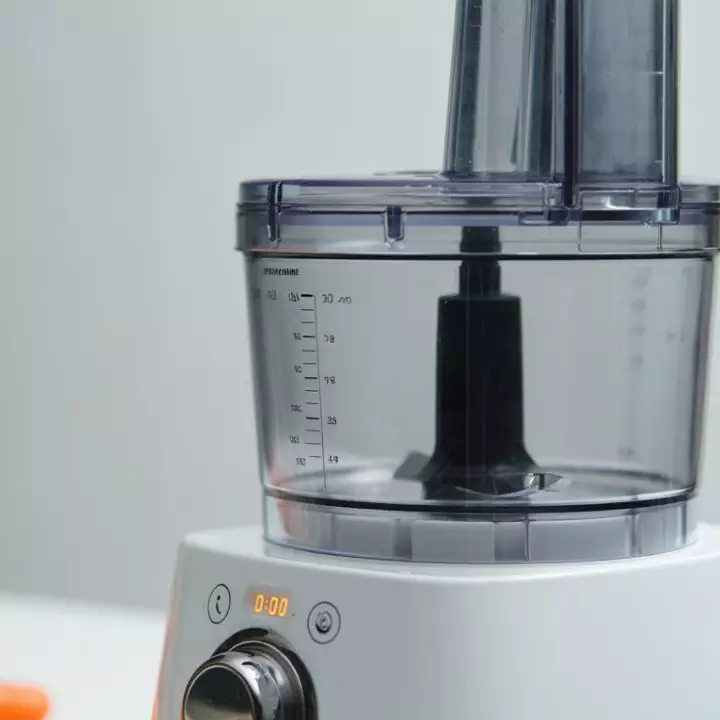 9 Rekomendasi chopper terbaik di bawah Rp400 ribu, cocok buat cincang daging hingga bumbu halus