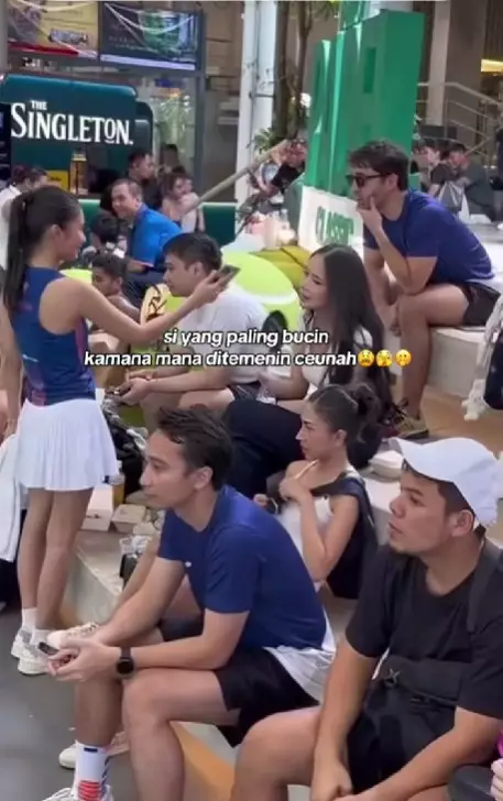 Azizah Salsha main padel ditemani Nadif © TikTok