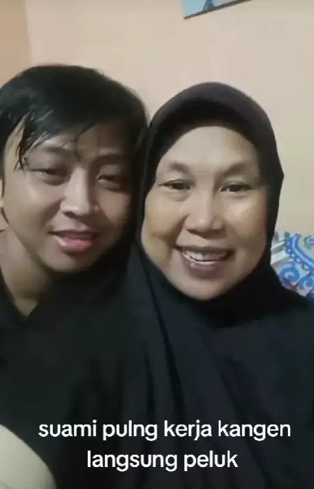 pria nikahi emak-emak janda 9 anak © TikTok pria nikahi emak-emak janda 9 anak © TikTok