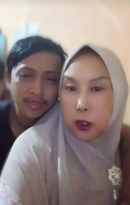 pria nikahi emak-emak janda 9 anak © TikTok pria nikahi emak-emak janda 9 anak © TikTok