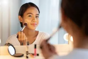 7 Mulai dari Rp20 ribuan, ini rekomendasi makeup murah favorit pelajar dan mahasiswa