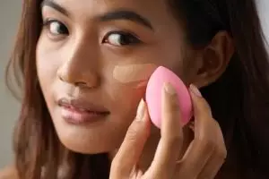 6 Rekomendasi foundation murah terbaik untuk semua jenis kulit, pilihan aman, ringan, dan tahan lama