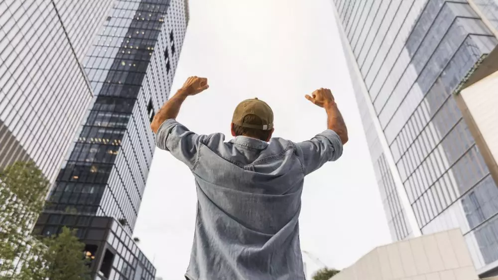 100 Kata-kata motivasi sukses, berani keluar dari zona nyaman © 2025 brilio.net 100 Kata-kata motivasi sukses, berani keluar dari zona nyaman © 2025 brilio.net