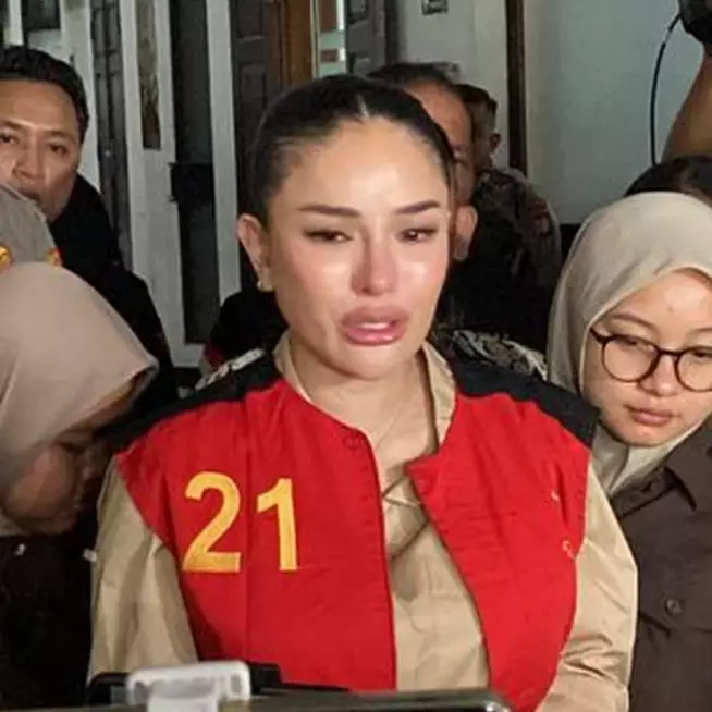 Nikita Mirzani divonis 4 tahun dan denda Rp 1 miliar dalam kasus pemerasan Reza Gladys