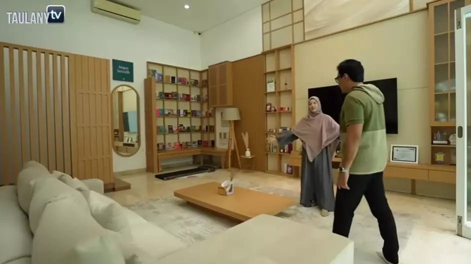 Natasha Rizki renovasi rumah lamanya Desta © YouTube