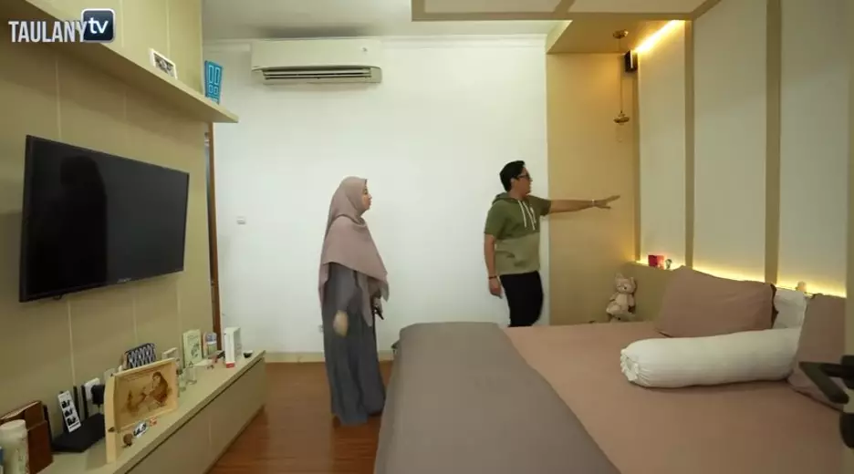 Natasha Rizki renovasi rumah lamanya Desta © YouTube
