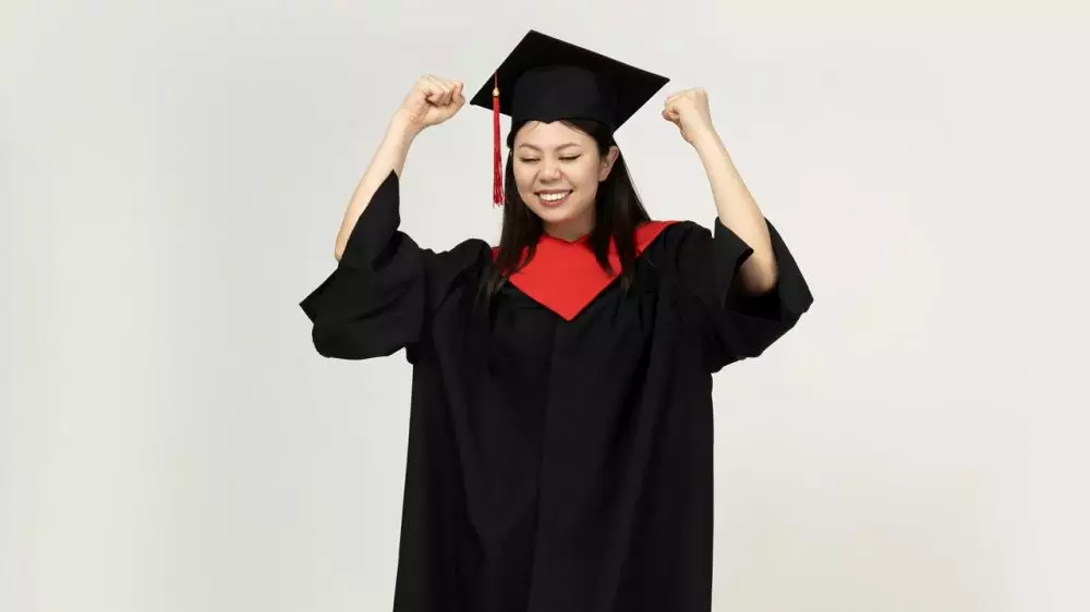 100 Kata-kata motivasi menyambut wisuda, siap memulai kehidupan nyata © 2025 brilio.net 100 Kata-kata motivasi menyambut wisuda, siap memulai kehidupan nyata © 2025 brilio.net