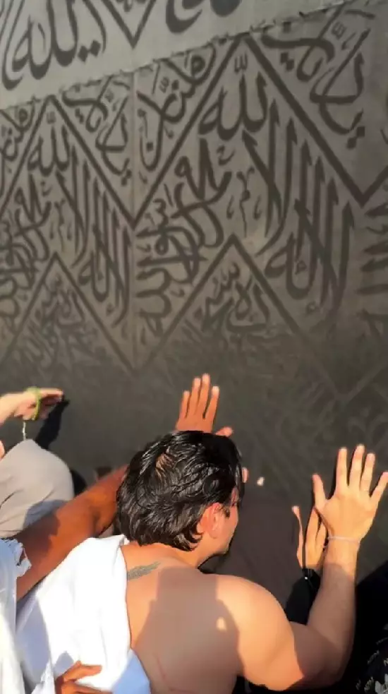 Andrew Andika dan dan Violentina Kaif umrah © Instagram Andrew Andika dan dan Violentina Kaif umrah © Instagram