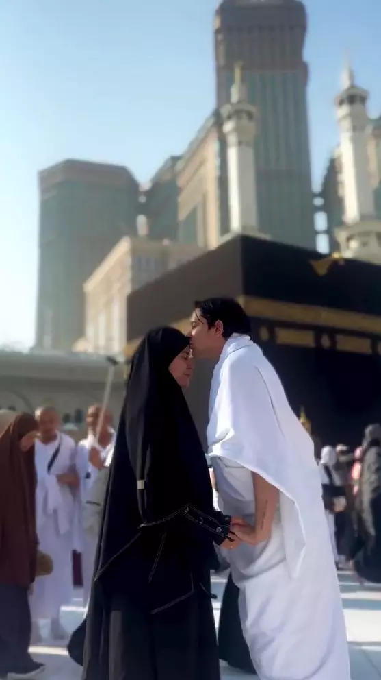 Andrew Andika dan dan Violentina Kaif umrah © Instagram Andrew Andika dan dan Violentina Kaif umrah © Instagram