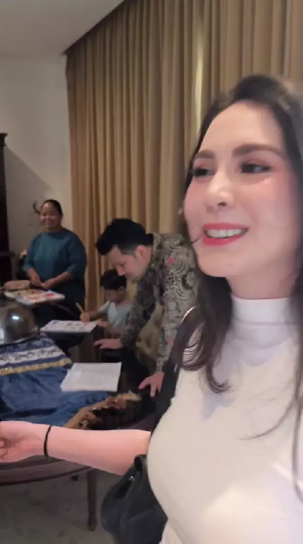 Emil Dardak turun tangan ajarin putranya © Instagram