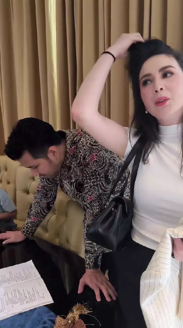 Emil Dardak turun tangan ajarin putranya © Instagram