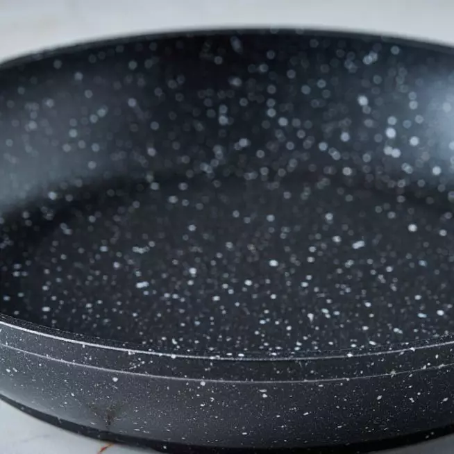 9 Rekomendasi panci granit berkualitas, tahan lama dan mudah dibersihkan di bawah Rp400 ribu
