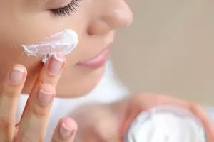 10 Rekomendasi skincare tanpa merkuri aman untuk kulit sensitif
