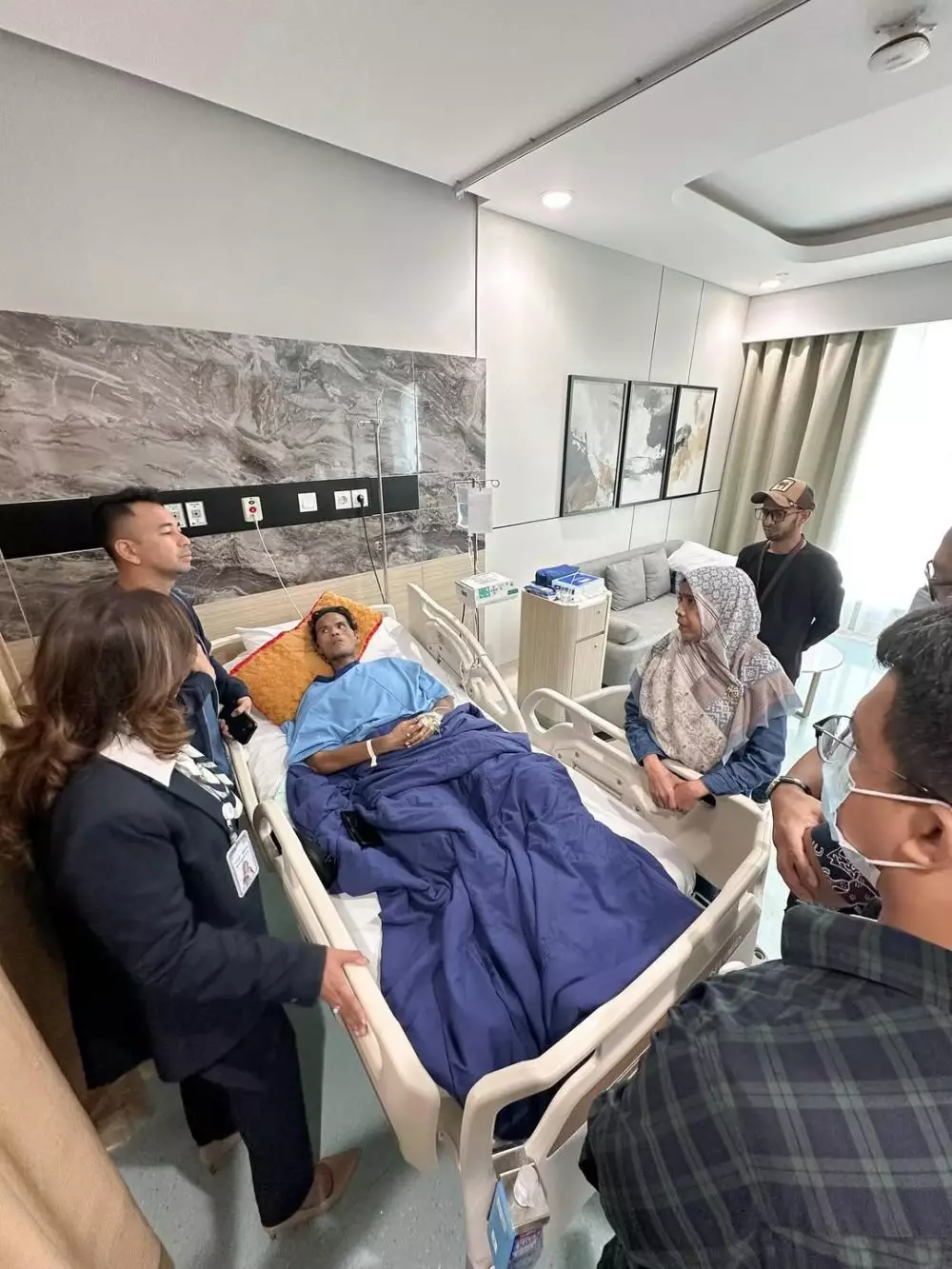 Fahmi BO dirawat kamar VIP dibiayai Raffi Ahmad © 2025 brilio.net Fahmi BO dirawat kamar VIP dibiayai Raffi Ahmad © 2025 brilio.net