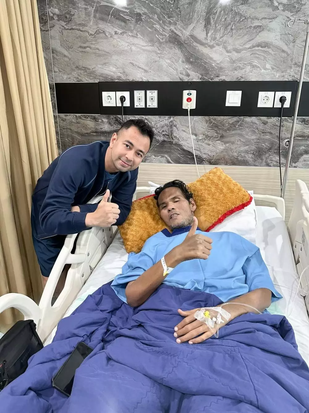 Fahmi BO dirawat kamar VIP dibiayai Raffi Ahmad © 2025 brilio.net Fahmi BO dirawat kamar VIP dibiayai Raffi Ahmad © 2025 brilio.net