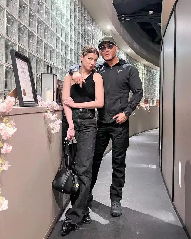 Kisah cinta Sabrina Chairunnisa dan Deddy Corbuzier © 2025 brilio.net Kisah cinta Sabrina Chairunnisa dan Deddy Corbuzier © 2025 brilio.net