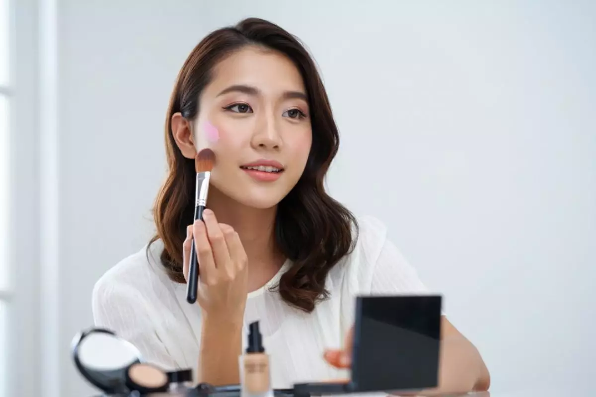 Mau makeup look natural tapi mewah? Ini rekomendasi produk yang wajib kamu punya