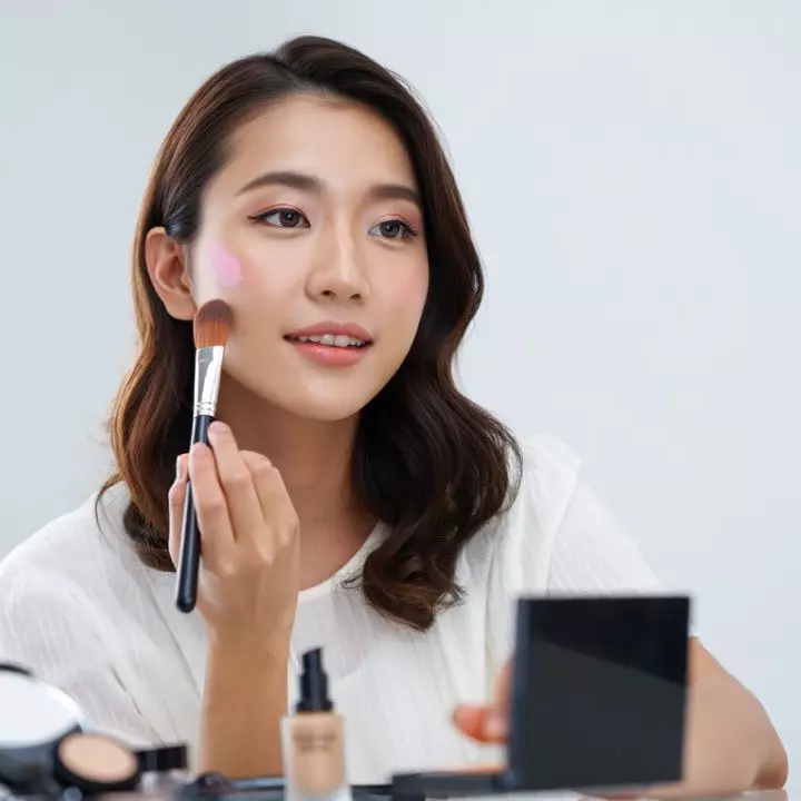 Mau makeup look natural tapi mewah? Ini rekomendasi produk yang wajib kamu punya