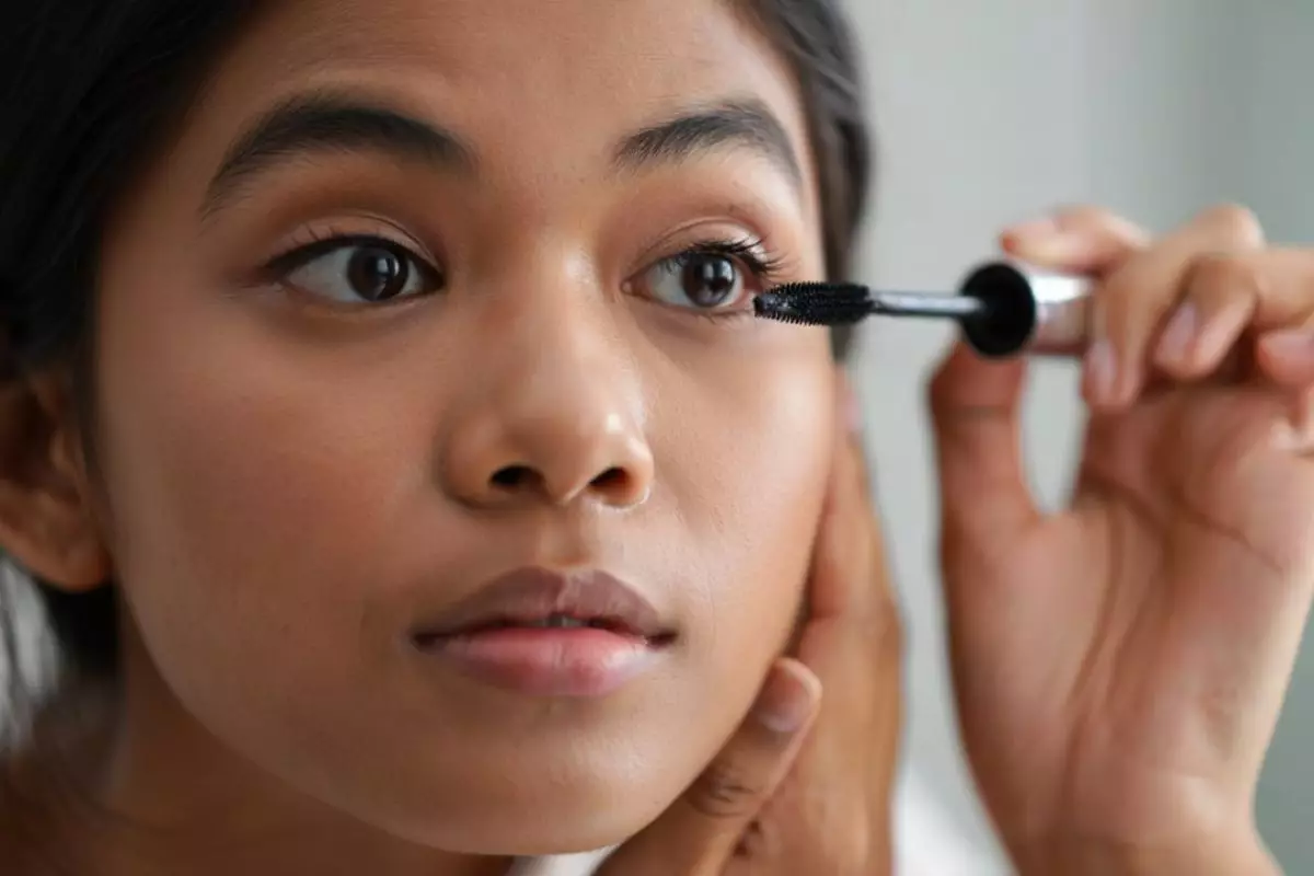 10 Rekomendasi maskara waterproof di bawah Rp100 ribu, bikin bulu mata lentik seharian