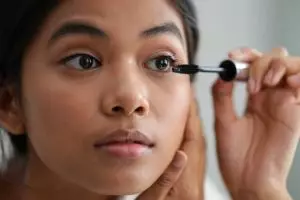 10 Rekomendasi maskara waterproof di bawah Rp100 ribu, bikin bulu mata lentik seharian