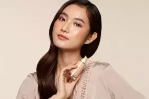 10 Rekomendasi produk makeup yang bikin kulit cerah seketika, glowing tanpa ribet