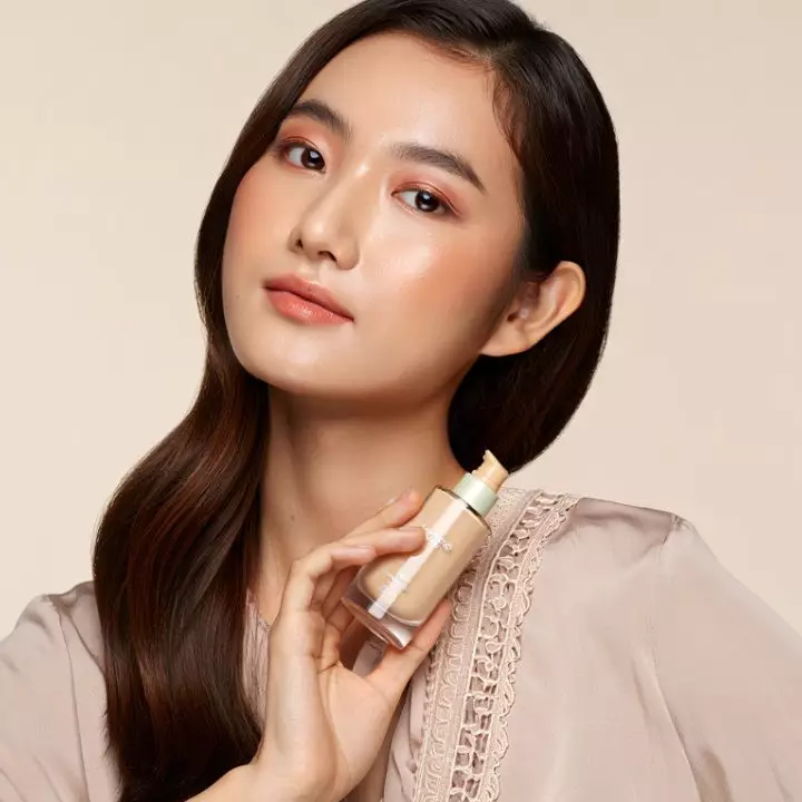10 Rekomendasi produk makeup yang bikin kulit cerah seketika, glowing tanpa ribet