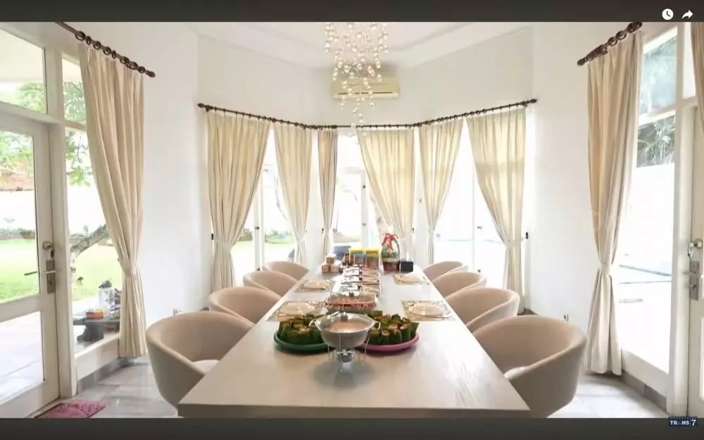 Potret rumah Angbeen Rishi dan Adly Fairuz © 2025 brilio.net