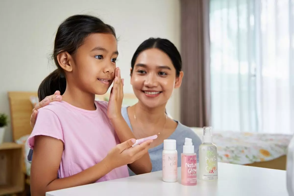 Kulit anak bisa sehat sejak dini, ini 17 skincare aman buat anak 10 tahun yang bikin kulit cerah