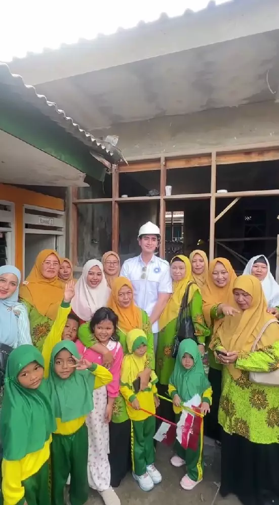 Verrell Bramasta turun tangan renovasi sekolah © Instagram Verrell Bramasta turun tangan renovasi sekolah © Instagram