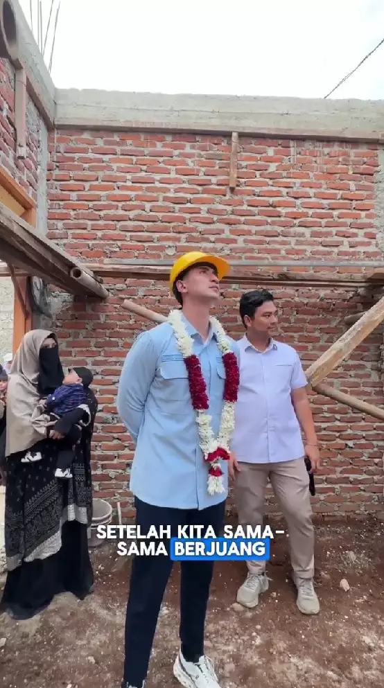 Verrell Bramasta turun tangan renovasi sekolah © Instagram Verrell Bramasta turun tangan renovasi sekolah © Instagram