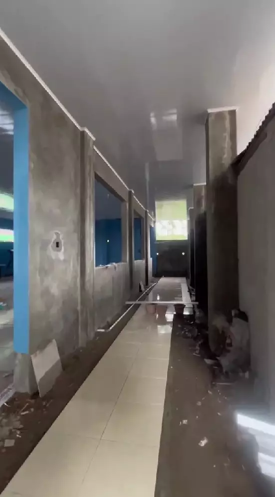 Verrell Bramasta turun tangan renovasi sekolah © Instagram Verrell Bramasta turun tangan renovasi sekolah © Instagram