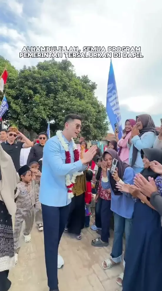 Verrell Bramasta turun tangan renovasi sekolah © Instagram Verrell Bramasta turun tangan renovasi sekolah © Instagram