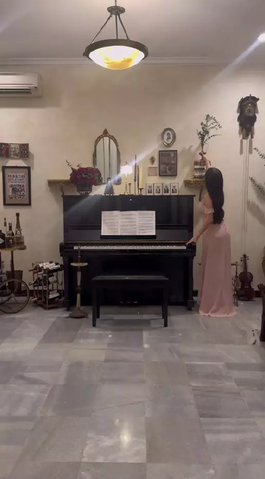 rumah baru Ariel Tatum ini bergaya klasik © TikTok rumah baru Ariel Tatum ini bergaya klasik © TikTok