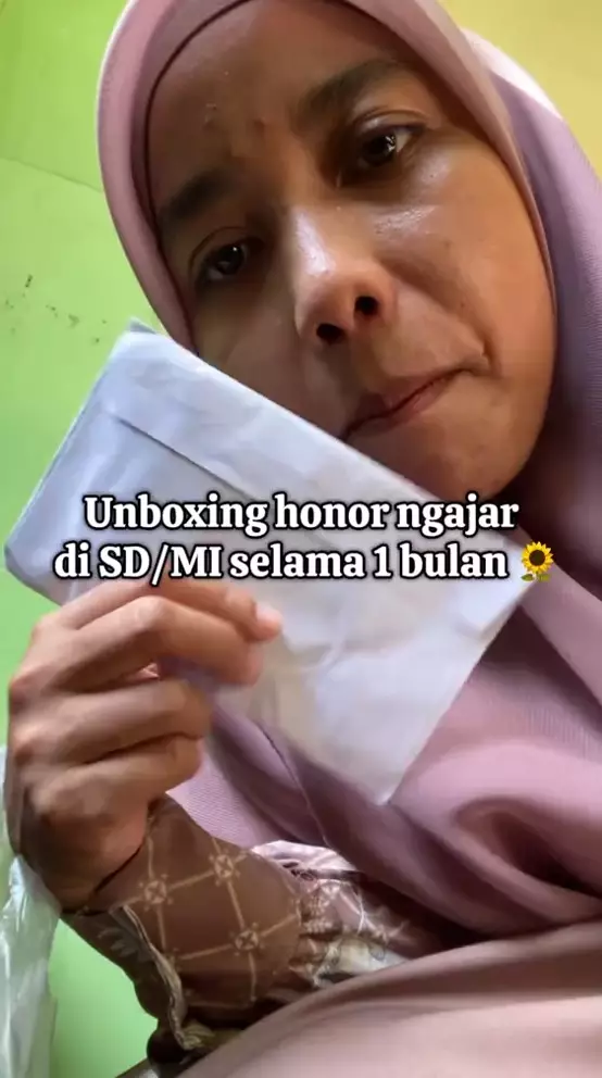 Viral guru SD spill honor mengajar © TikTok Viral guru SD spill honor mengajar © TikTok