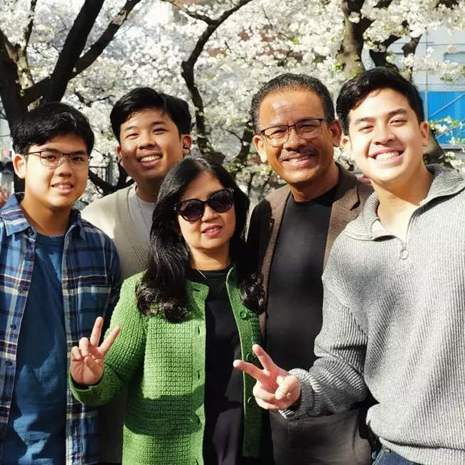 Kerap habiskan waktu bersama, 9 potret kebersamaan Jerome Polin dan ayahnya yang kini tinggal kenangan