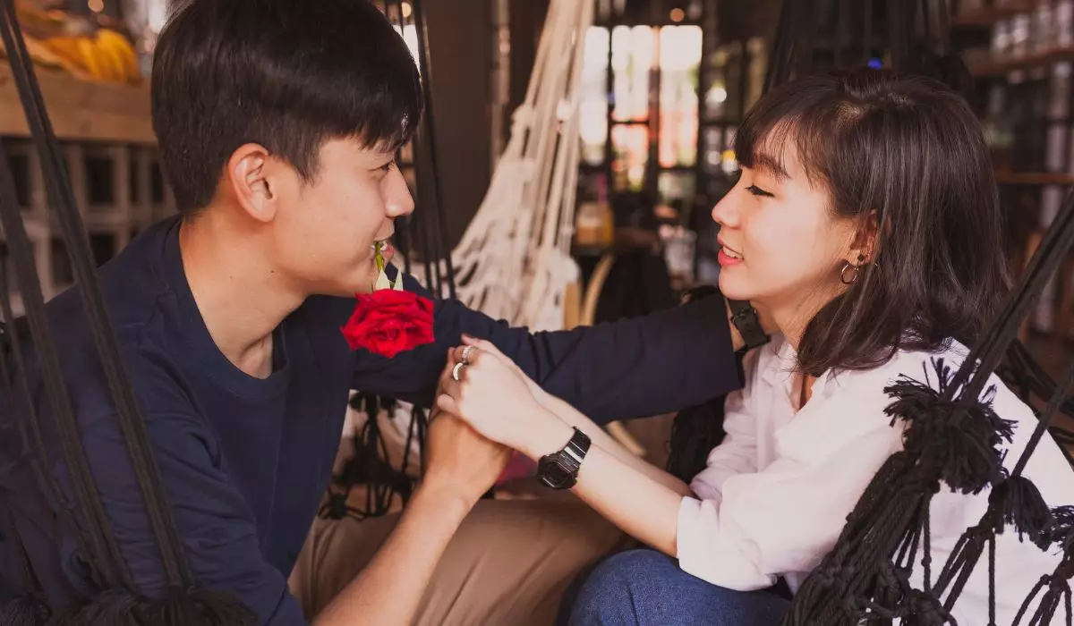 100 Kata-kata cinta lucu bikin baper sahabat terbaik 2025, bikin senyum tanpa sadar