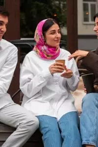 Persahabatan dalam Islam itu bukan cuma tentang kebersamaan, tapi juga saling menguatkan dalam kebaikan.