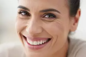 9 Skincare wanita untuk kulit keriput di pipi, wajah kencang lagi bebas kendur di bawah Rp 150 ribu