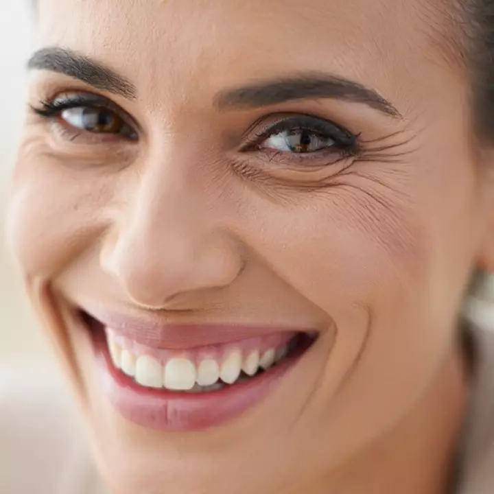 9 Skincare wanita untuk kulit keriput di pipi, wajah kencang lagi bebas kendur di bawah Rp 150 ribu