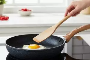 9 Rekomendasi wajan penggorengan anti lengket di bawah Rp500.000, masak jadi lebih nyaman dan praktis