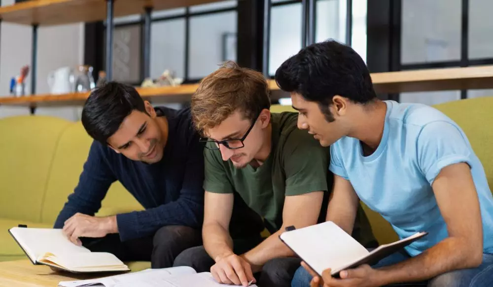 100 Kata-kata motivasi belajar untuk mahasiswa 2025 © 2025 brilio.net 100 Kata-kata motivasi belajar untuk mahasiswa 2025 © 2025 brilio.net