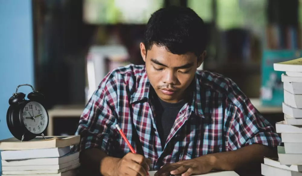 100 Kata-kata motivasi belajar untuk mahasiswa 2025 © 2025 brilio.net 100 Kata-kata motivasi belajar untuk mahasiswa 2025 © 2025 brilio.net