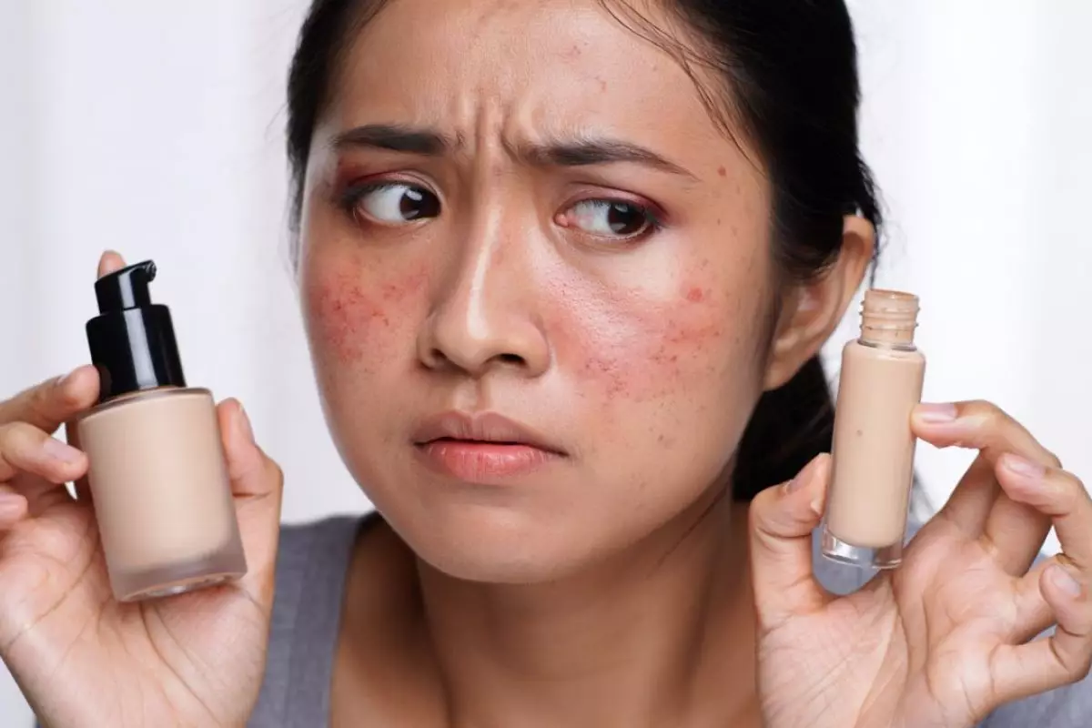Nggak perlu takut breakout lagi, ini rekomendasi makeup yang ramah kulit sensitif